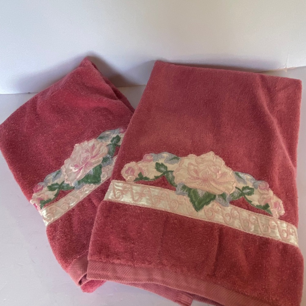 Vintage JCPenney Bath Towels Floral Embroidery‎ Set of 2 USA 24x43 Applique